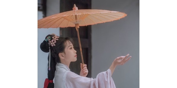 ���е�Ů��