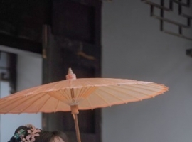 ���е�Ů��